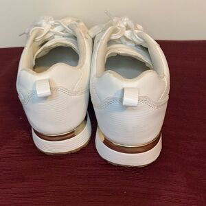 VERLYN, White Sneakers with Gold Accent.
Size 8